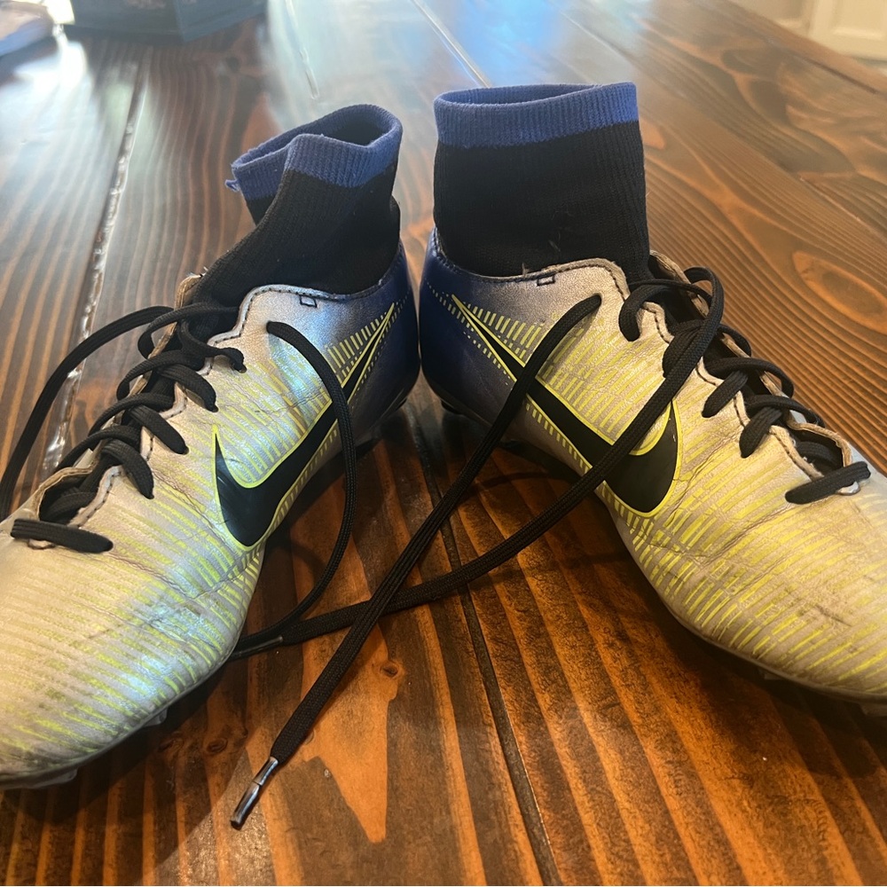 Nike cleats size 4Y. Neymar Mercurial.